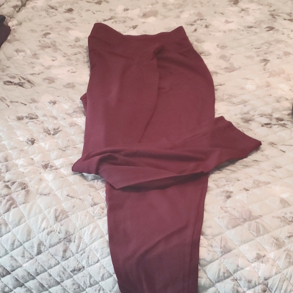 Size 3 Torrid premium leggings in maroon